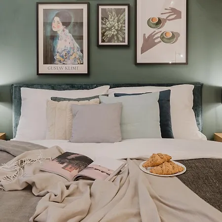 Elegant Loft Apartment In Lesser Town Near National Theatre By Easybnb Premium Apartment